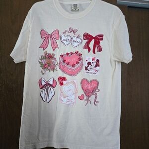 Disney Mickey and Minnie Valentines Day tee.